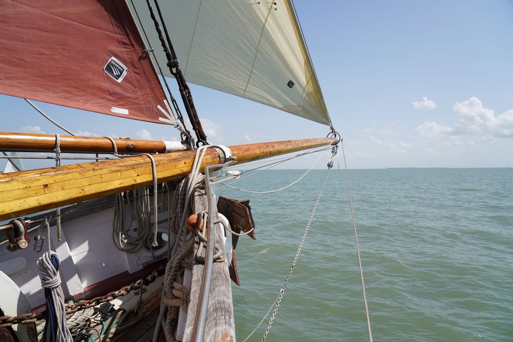 bateau de plaisance : ketch aurique de grande croisière, ex-harenguier (588807 H) dit Notre-Dame-des-Flots