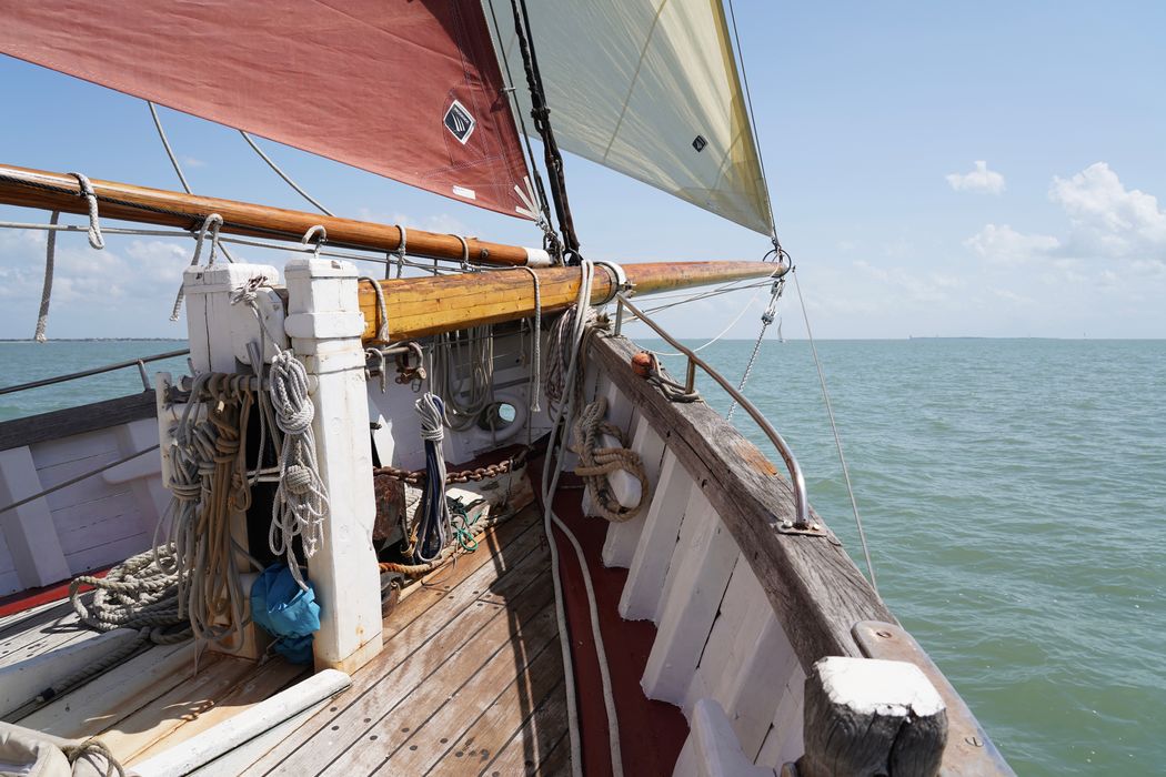 bateau de plaisance : ketch aurique de grande croisière, ex-harenguier (588807 H) dit Notre-Dame-des-Flots