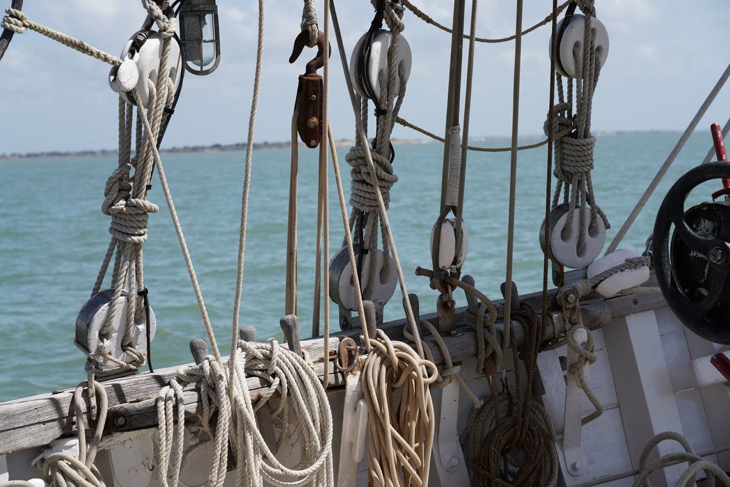 bateau de plaisance : ketch aurique de grande croisière, ex-harenguier (588807 H) dit Notre-Dame-des-Flots