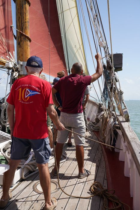 bateau de plaisance : ketch aurique de grande croisière, ex-harenguier (588807 H) dit Notre-Dame-des-Flots