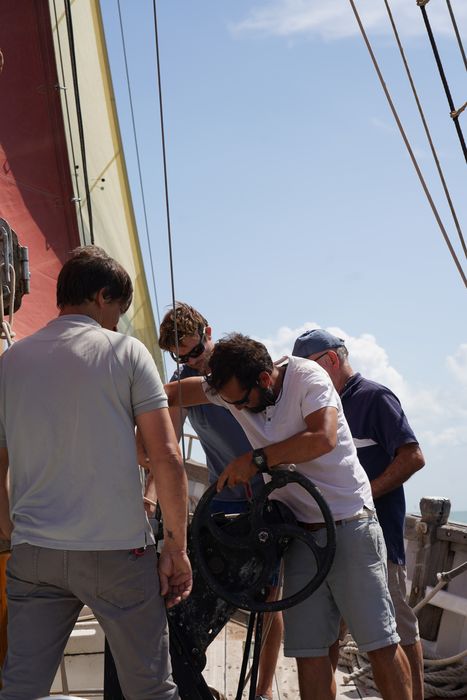 bateau de plaisance : ketch aurique de grande croisière, ex-harenguier (588807 H) dit Notre-Dame-des-Flots