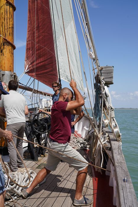 bateau de plaisance : ketch aurique de grande croisière, ex-harenguier (588807 H) dit Notre-Dame-des-Flots