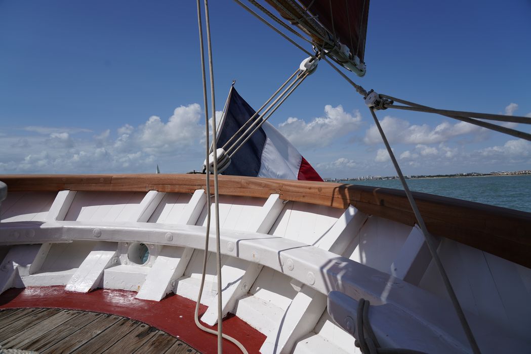 bateau de plaisance : ketch aurique de grande croisière, ex-harenguier (588807 H) dit Notre-Dame-des-Flots