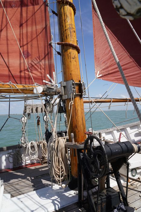 bateau de plaisance : ketch aurique de grande croisière, ex-harenguier (588807 H) dit Notre-Dame-des-Flots