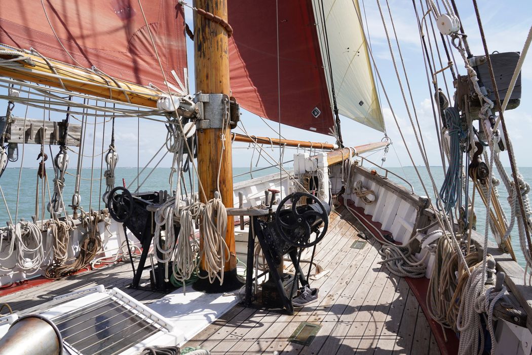 bateau de plaisance : ketch aurique de grande croisière, ex-harenguier (588807 H) dit Notre-Dame-des-Flots