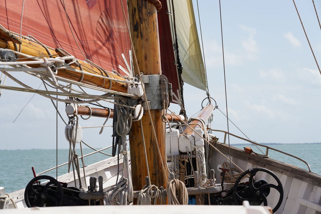 bateau de plaisance : ketch aurique de grande croisière, ex-harenguier (588807 H) dit Notre-Dame-des-Flots