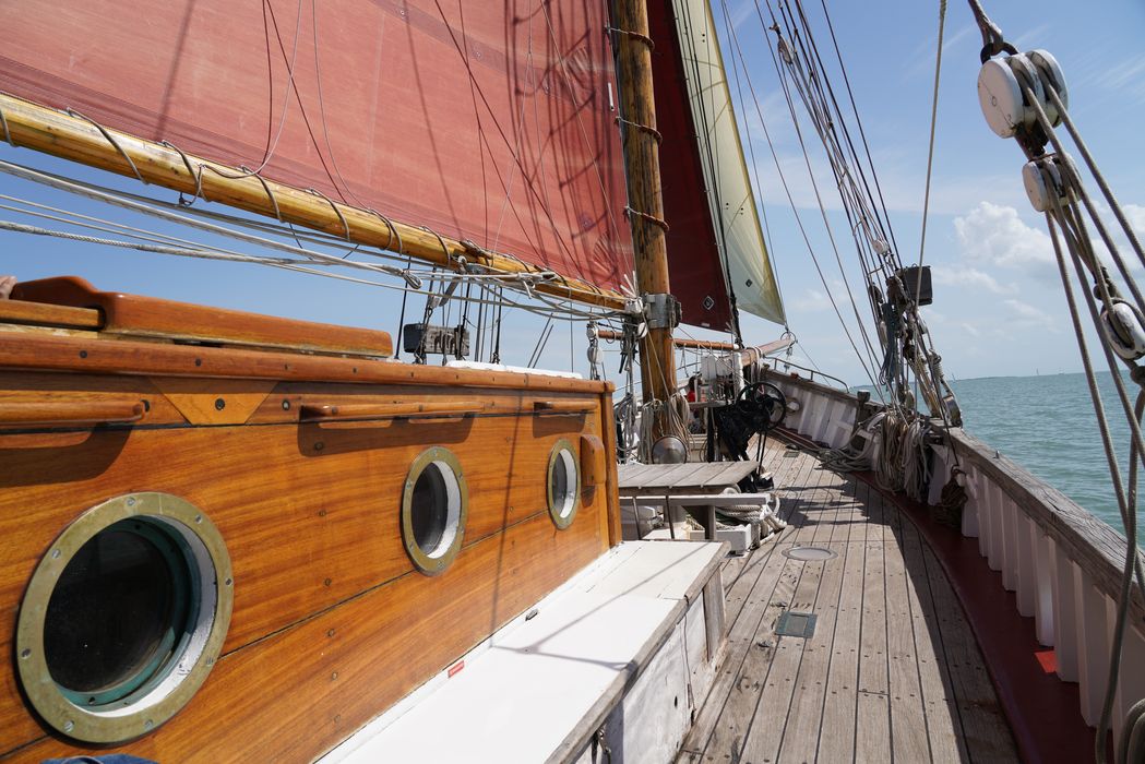 bateau de plaisance : ketch aurique de grande croisière, ex-harenguier (588807 H) dit Notre-Dame-des-Flots