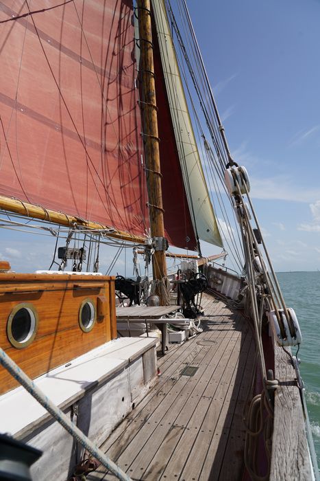 bateau de plaisance : ketch aurique de grande croisière, ex-harenguier (588807 H) dit Notre-Dame-des-Flots