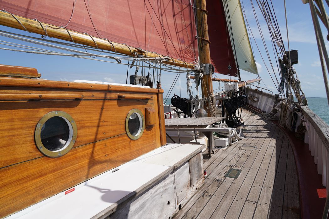 bateau de plaisance : ketch aurique de grande croisière, ex-harenguier (588807 H) dit Notre-Dame-des-Flots