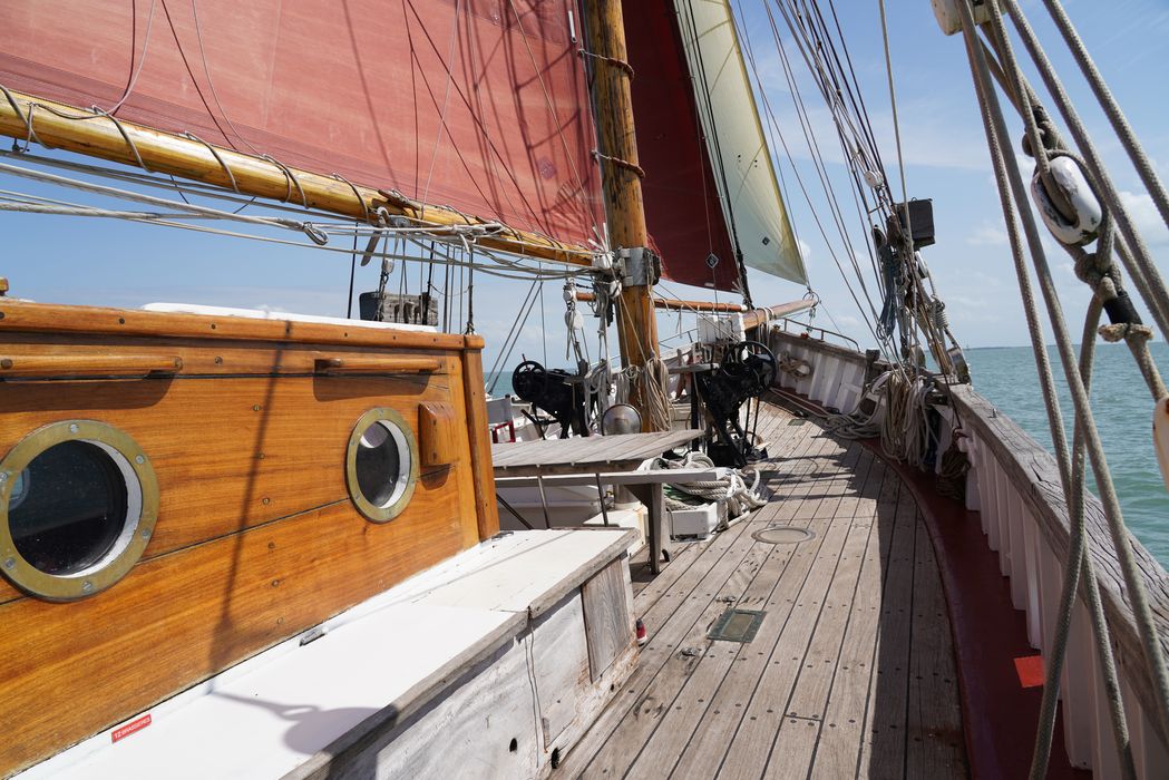 bateau de plaisance : ketch aurique de grande croisière, ex-harenguier (588807 H) dit Notre-Dame-des-Flots