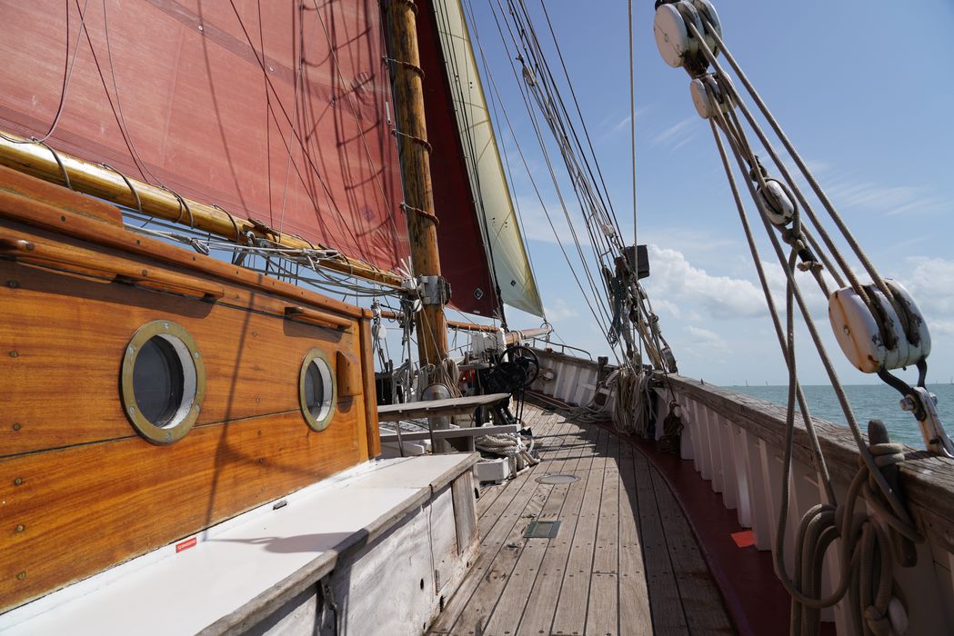 bateau de plaisance : ketch aurique de grande croisière, ex-harenguier (588807 H) dit Notre-Dame-des-Flots