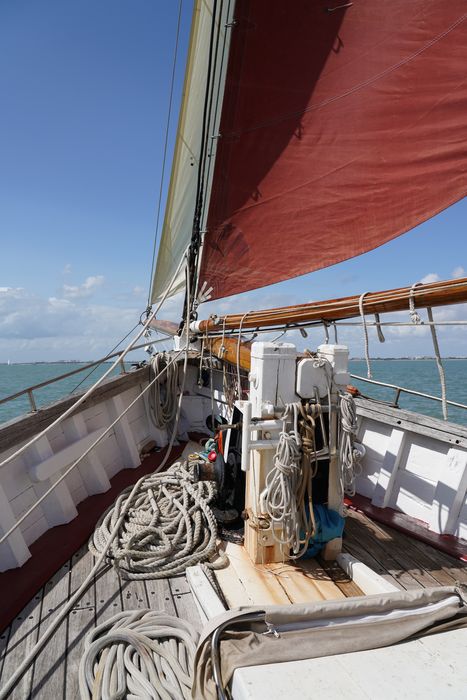 bateau de plaisance : ketch aurique de grande croisière, ex-harenguier (588807 H) dit Notre-Dame-des-Flots