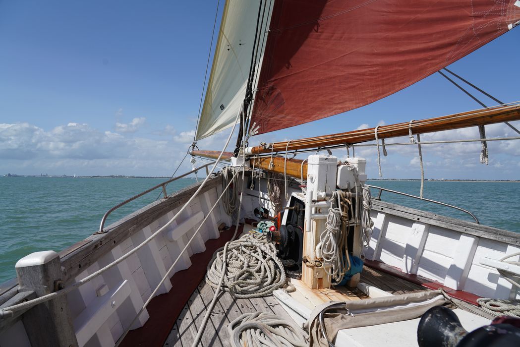 bateau de plaisance : ketch aurique de grande croisière, ex-harenguier (588807 H) dit Notre-Dame-des-Flots