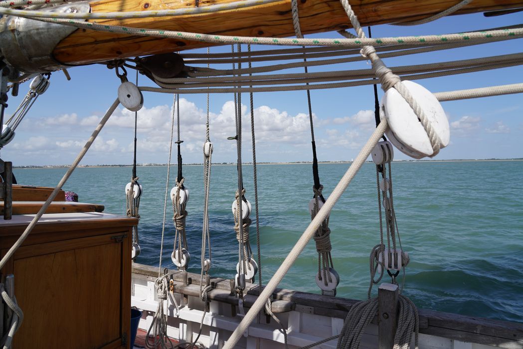 bateau de plaisance : ketch aurique de grande croisière, ex-harenguier (588807 H) dit Notre-Dame-des-Flots