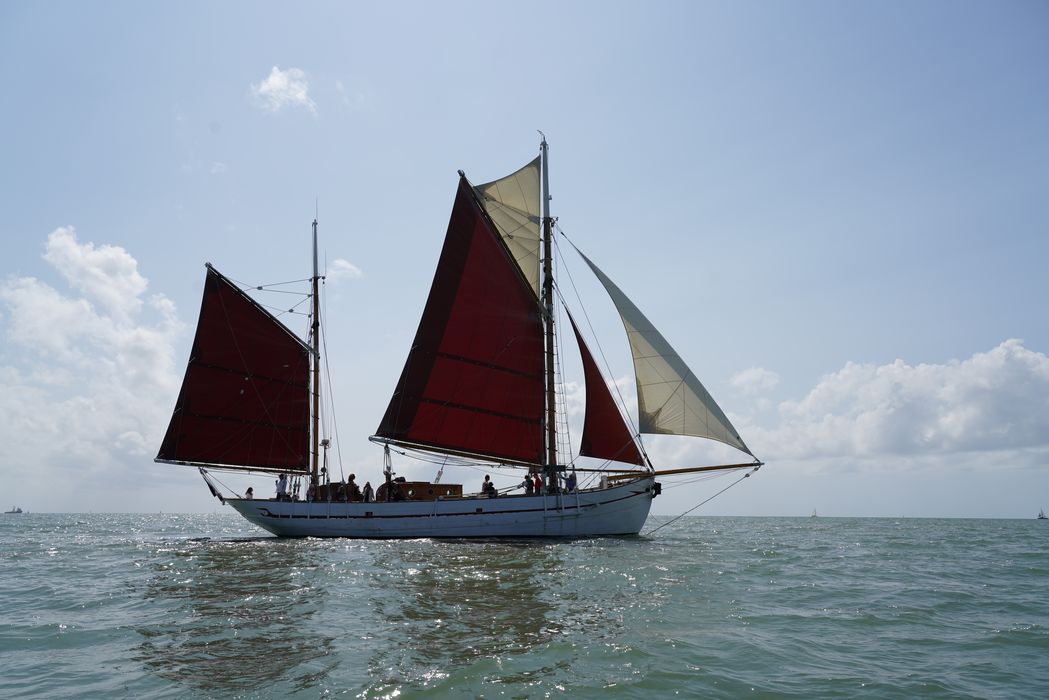 bateau de plaisance : ketch aurique de grande croisière, ex-harenguier (588807 H) dit Notre-Dame-des-Flots