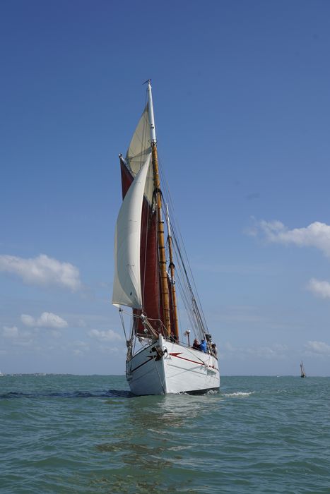 bateau de plaisance : ketch aurique de grande croisière, ex-harenguier (588807 H) dit Notre-Dame-des-Flots