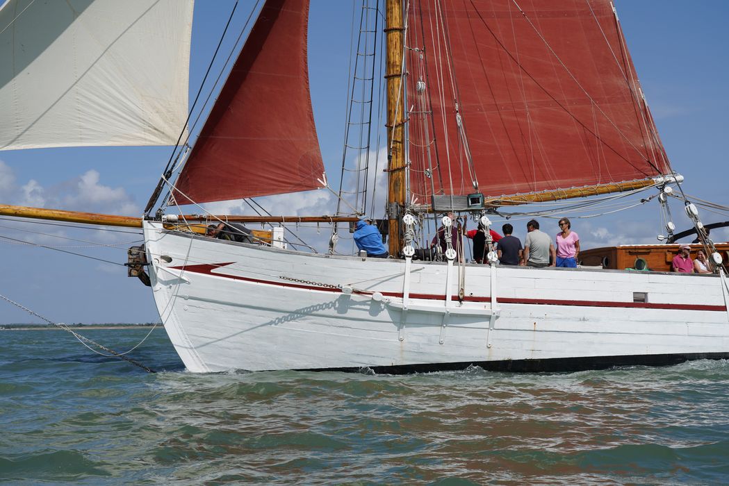 bateau de plaisance : ketch aurique de grande croisière, ex-harenguier (588807 H) dit Notre-Dame-des-Flots
