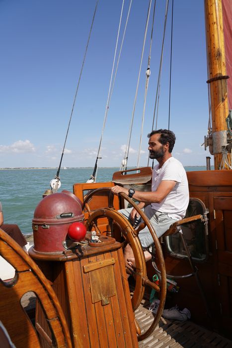 bateau de plaisance : ketch aurique de grande croisière, ex-harenguier (588807 H) dit Notre-Dame-des-Flots