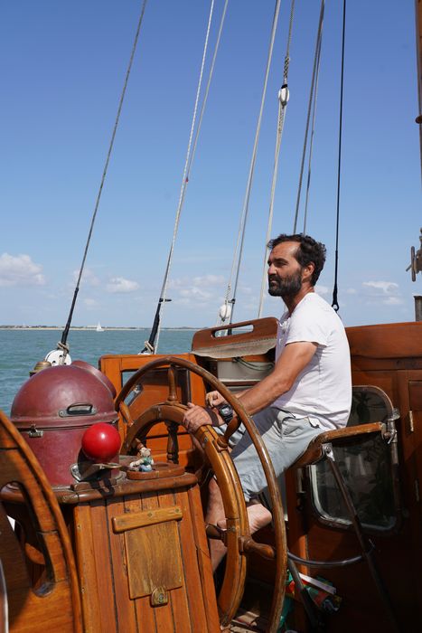 bateau de plaisance : ketch aurique de grande croisière, ex-harenguier (588807 H) dit Notre-Dame-des-Flots
