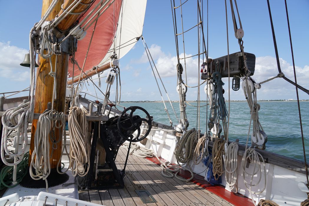 bateau de plaisance : ketch aurique de grande croisière, ex-harenguier (588807 H) dit Notre-Dame-des-Flots