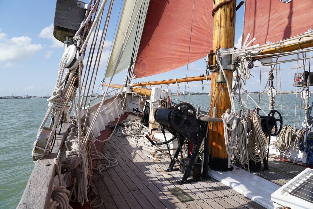 bateau de plaisance : ketch aurique de grande croisière, ex-harenguier (588807 H) dit Notre-Dame-des-Flots