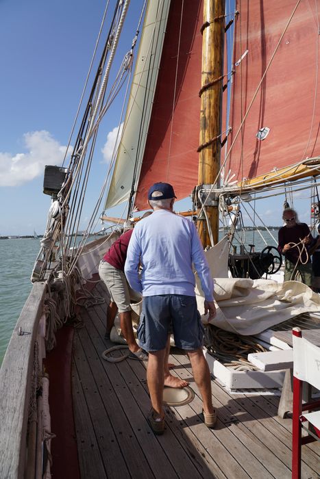 bateau de plaisance : ketch aurique de grande croisière, ex-harenguier (588807 H) dit Notre-Dame-des-Flots