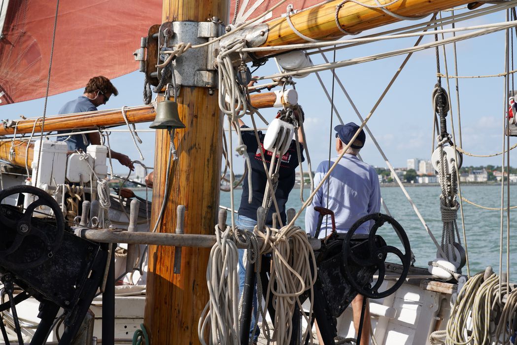 bateau de plaisance : ketch aurique de grande croisière, ex-harenguier (588807 H) dit Notre-Dame-des-Flots