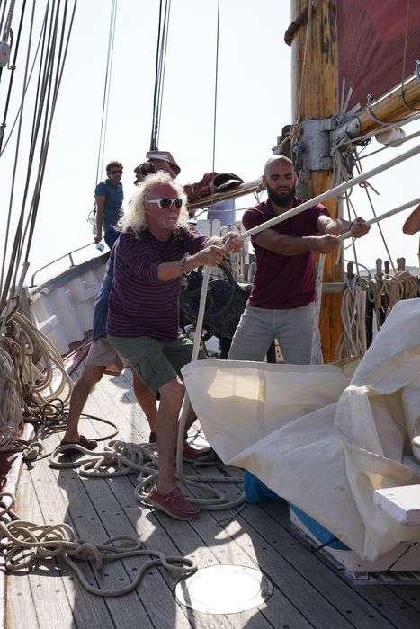 bateau de plaisance : ketch aurique de grande croisière, ex-harenguier (588807 H) dit Notre-Dame-des-Flots
