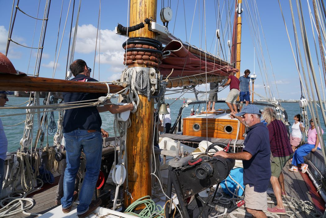 bateau de plaisance : ketch aurique de grande croisière, ex-harenguier (588807 H) dit Notre-Dame-des-Flots