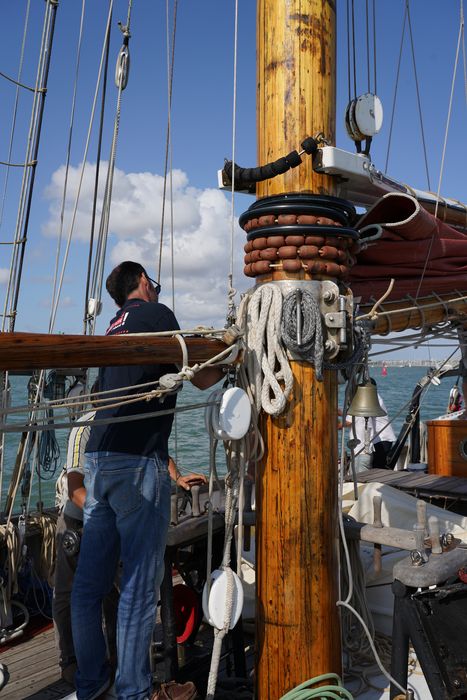 bateau de plaisance : ketch aurique de grande croisière, ex-harenguier (588807 H) dit Notre-Dame-des-Flots