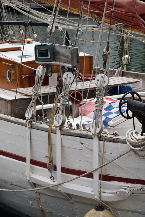 bateau de plaisance : ketch aurique de grande croisière, ex-harenguier (588807 H) dit Notre-Dame-des-Flots