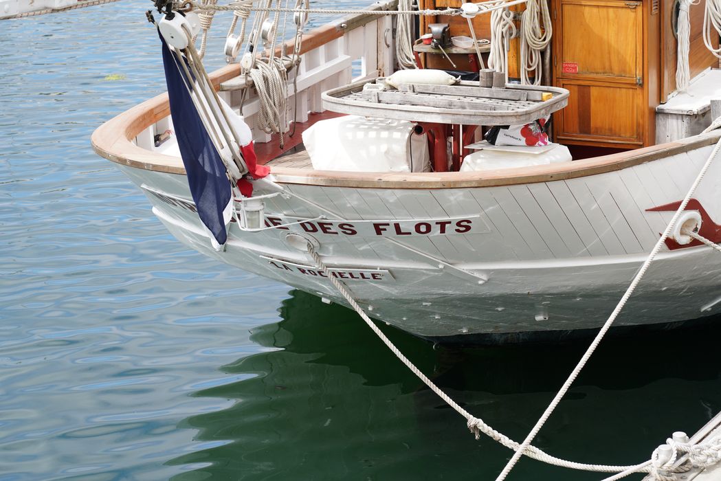 bateau de plaisance : ketch aurique de grande croisière, ex-harenguier (588807 H) dit Notre-Dame-des-Flots