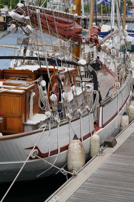 bateau de plaisance : ketch aurique de grande croisière, ex-harenguier (588807 H) dit Notre-Dame-des-Flots