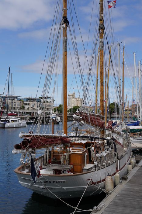 bateau de plaisance : ketch aurique de grande croisière, ex-harenguier (588807 H) dit Notre-Dame-des-Flots