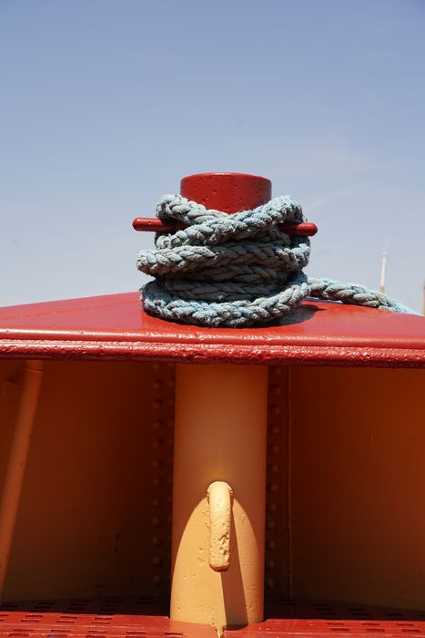 bateau de service : remorqueur portuaire et de haute mer dit Le Saint Gilles
