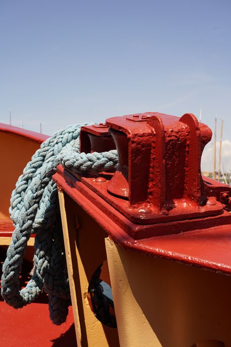 bateau de service : remorqueur portuaire et de haute mer dit Le Saint Gilles