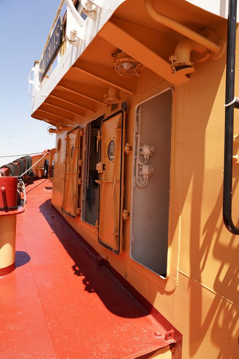 bateau de service : remorqueur portuaire et de haute mer dit Le Saint Gilles
