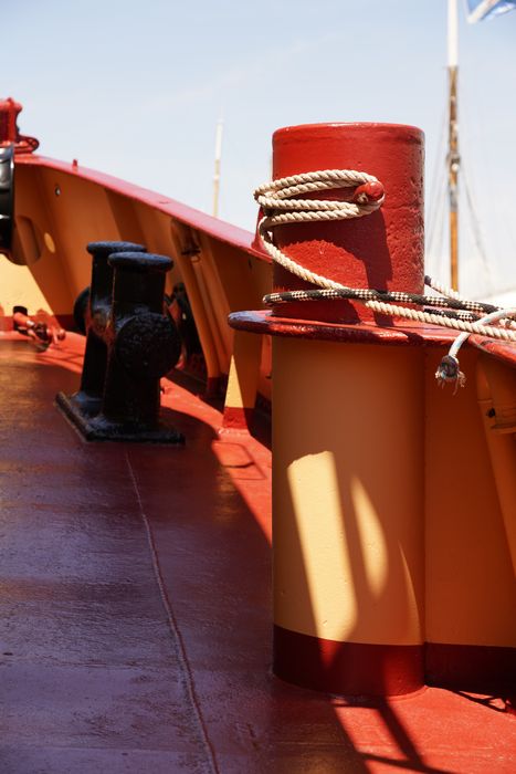 bateau de service : remorqueur portuaire et de haute mer dit Le Saint Gilles