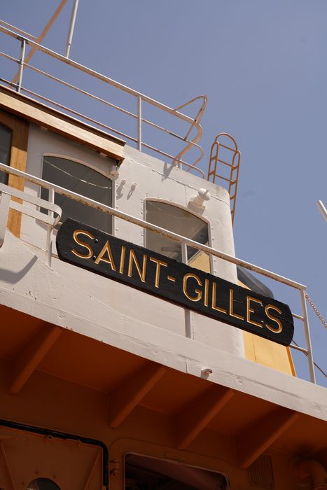 bateau de service : remorqueur portuaire et de haute mer dit Le Saint Gilles