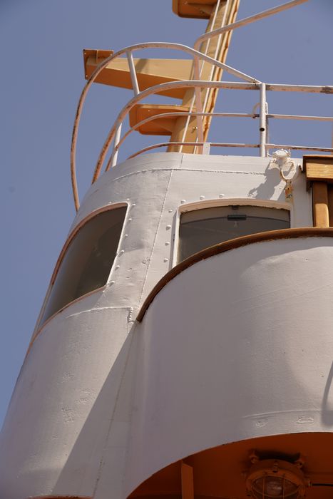 bateau de service : remorqueur portuaire et de haute mer dit Le Saint Gilles