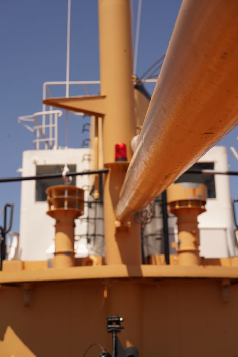 bateau de service : remorqueur portuaire et de haute mer dit Le Saint Gilles