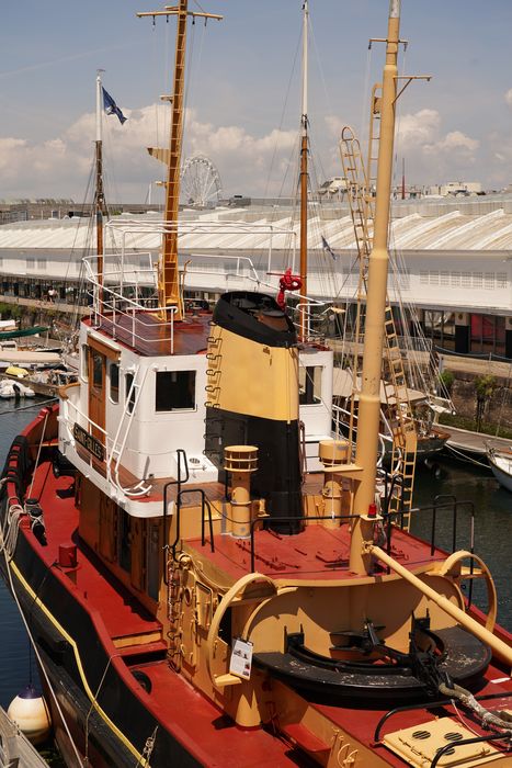 bateau de service : remorqueur portuaire et de haute mer dit Le Saint Gilles