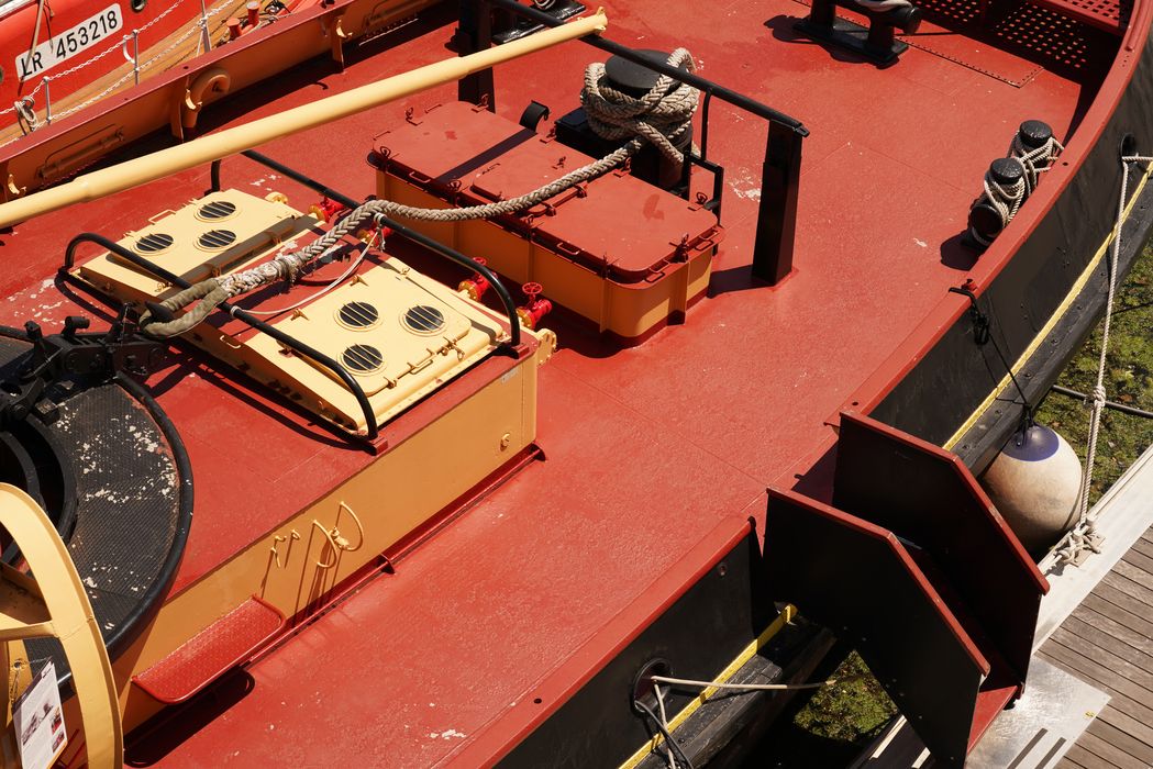 bateau de service : remorqueur portuaire et de haute mer dit Le Saint Gilles