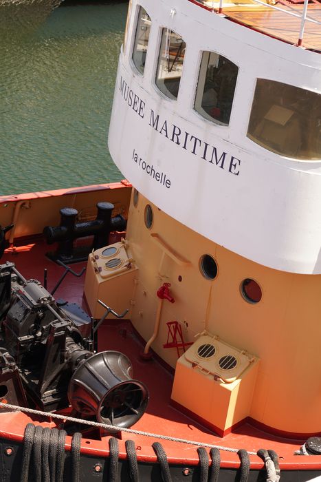 bateau de service : remorqueur portuaire et de haute mer dit Le Saint Gilles