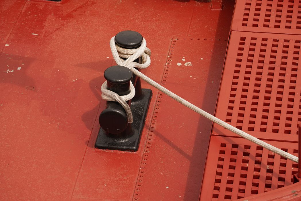 bateau de service : remorqueur portuaire et de haute mer dit Le Saint Gilles
