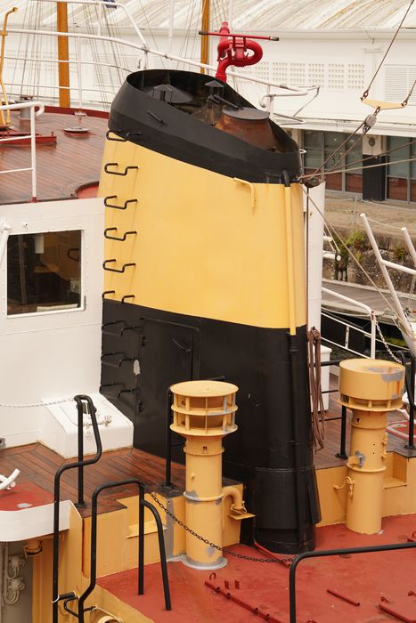 bateau de service : remorqueur portuaire et de haute mer dit Le Saint Gilles