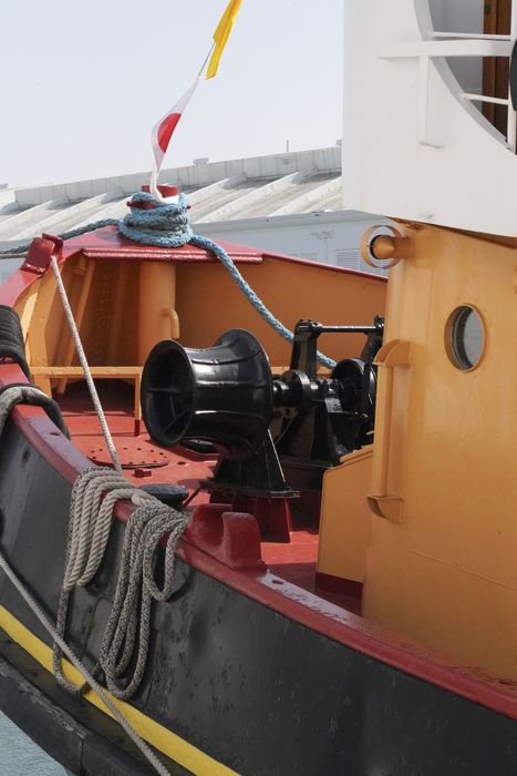 bateau de service : remorqueur portuaire et de haute mer dit Le Saint Gilles