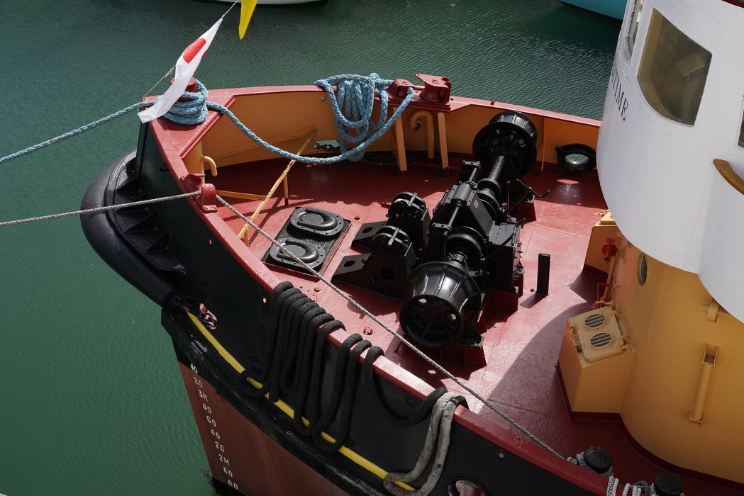 bateau de service : remorqueur portuaire et de haute mer dit Le Saint Gilles