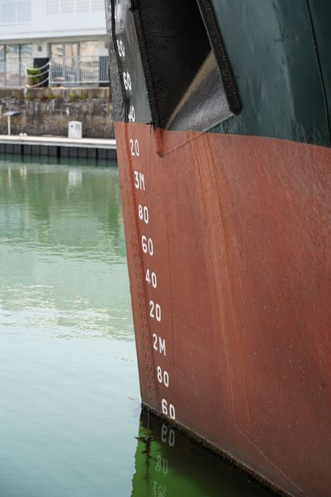 bateau de service : remorqueur portuaire et de haute mer dit Le Saint Gilles