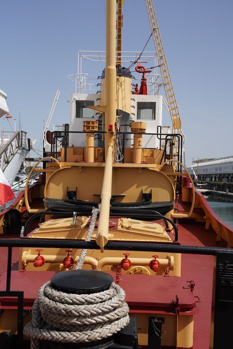 bateau de service : remorqueur portuaire et de haute mer dit Le Saint Gilles